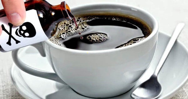 커피에 절대 넣으면 안 되는 최악의 재료 5가지